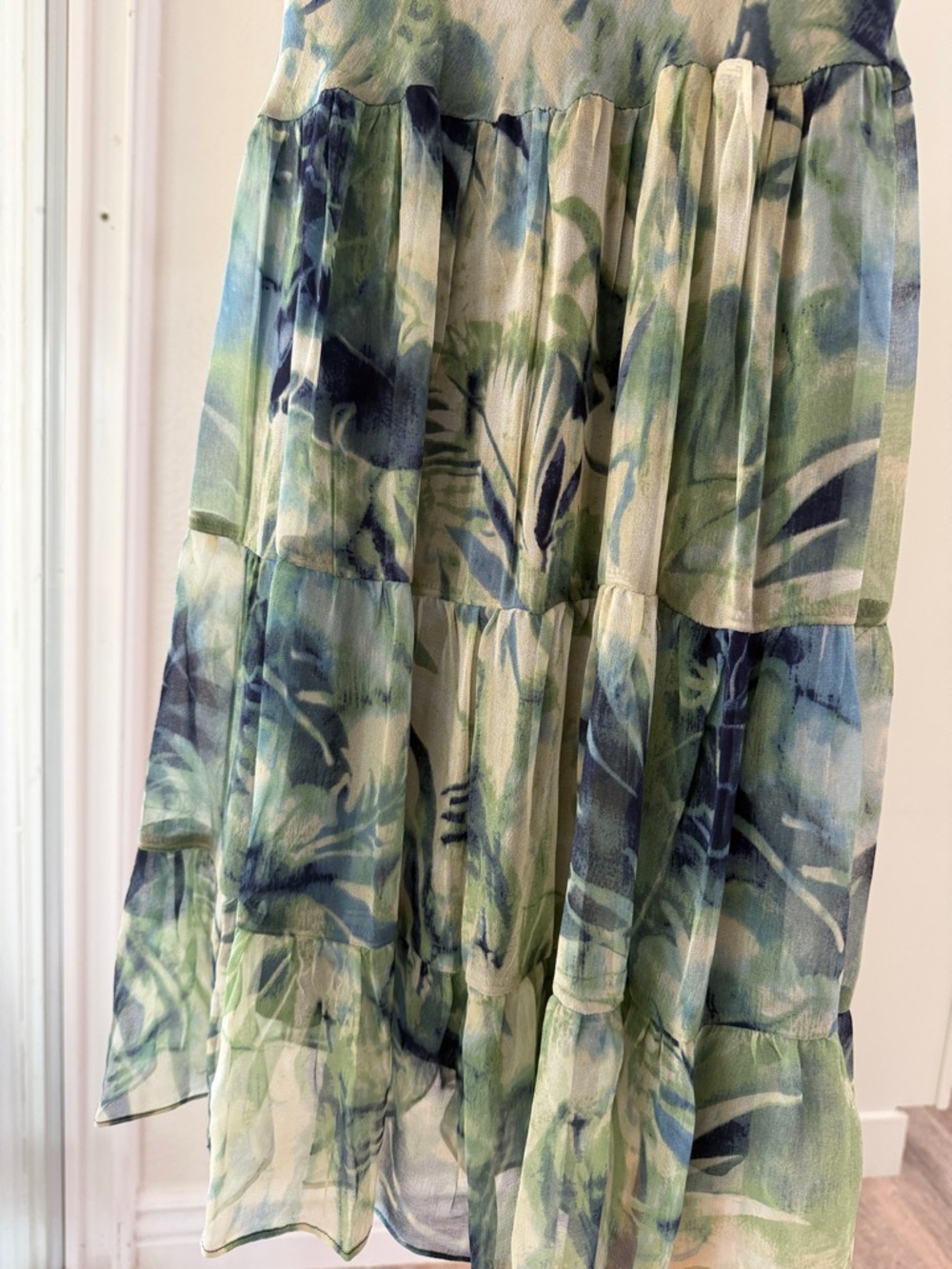 jonathan martin Green and Navy Floral V-Neck Tiered Midi Dress 100% silk - Picture 4 of 7